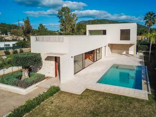 Chalet in Port de Pollença. Villa de nueva construcción en venta en una zona tranquila cerca