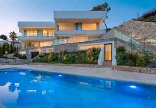 Xalet a Sol de Mallorca. Espectacular villa en primera línea con licencia vacacional en v