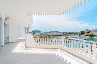 Apartment in El Terreno. Impresionante apartamento con terraza y vistas al mar en venta e