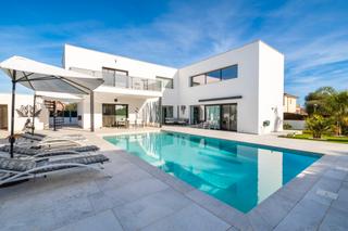 Chalet à Cales de Mallorca. Elegante villa moderna en venta en la pintoresca zona de calas d