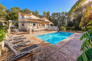 Chalet in Pollença Poble. Villa tradicional en venta en una gran parcela residencial cerca