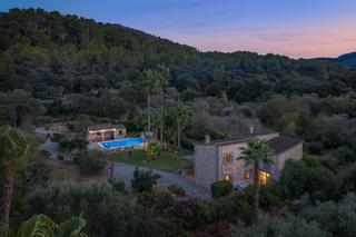 Mas à Pollença Poble. Villa reformada con licencia de alquiler vacacional en venta en