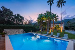 Masia a Pollença Poble. Villa reformada con licencia de alquiler vacacional en venta en