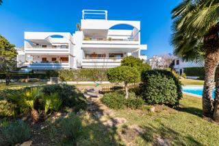 Apartment in Port de Pollença. Magnifico apartamento con piscina communitaria en venta en puert