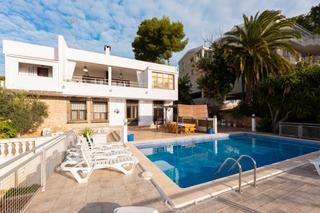 Xalet a Santa Ponça. Casa para reformar con licencia de alquiler vacacional en santa
