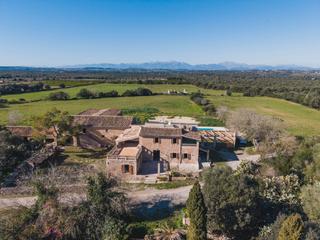 Mas à Ariany. Possesion mallorquina reformada a la venta en ariany, mallorca