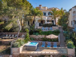 Chalet in Cala Pi-Vallgornera. Chalet en primera línea con licencia etv en venta en cala pi, ma