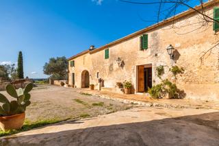 Mas à Ariany. Auténtica finca rústica en venta en una gran parcela en ariany,