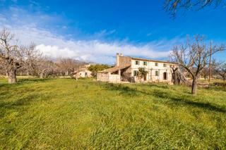 Masia a Santa Coloma de Farners. Encantadora finca que necesita restauración en venta en selva, m