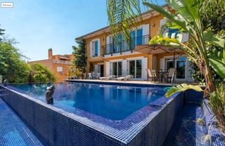 Xalet a Cala Vinyes. Villa con piscina y hermoso jardín en venta en torrenova, mallor