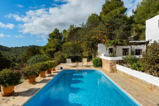 Masia a Sant Agustí-Cala de Bou. Idílica villa de campo en venta en una gran parcela en sant jose