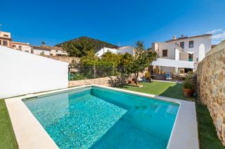 Masia a Alaró. Impresionante casa de pueblo reformada en venta en el corazón de