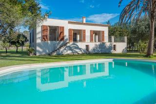 Mas à Pollença Poble. Villa reformada con licencia de alquiler vacacional en venta cer