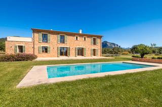 Masia a Alaró. Elegante finca con vistas a la montaña en venta en alaró, noroes