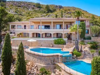 Chalet in Port de Pollença. Villa de lujo con vistas al mar y  licencia de alquiler vacacion