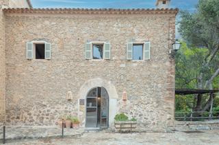 Country house in Deià. Casa adosada con vistas a la montaña en venta en deia, mallorca