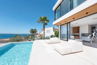 Chalet à Port d´Alcúdia-Platja dÁlcúdia. Atractiva villa moderna con vistas al mar en venta en alcanada,
