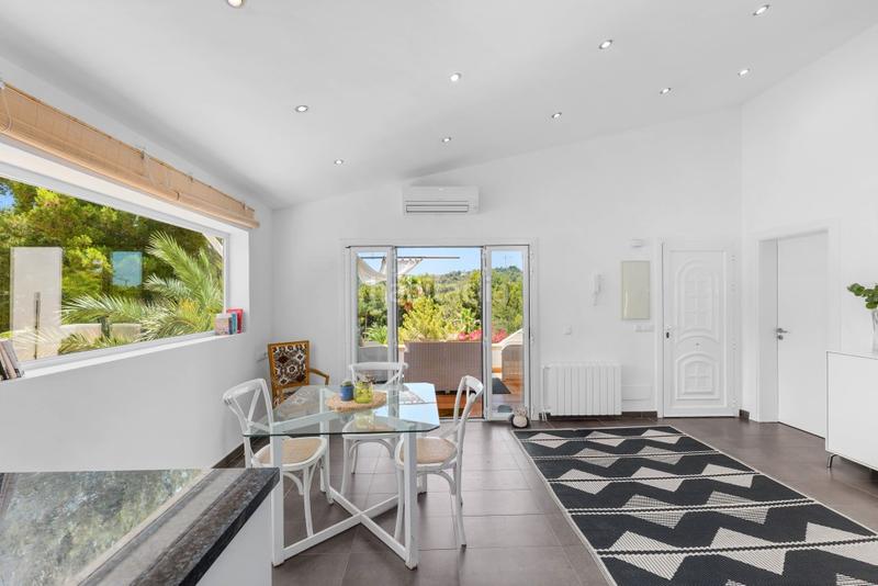 Foto f10fdde6-5c19-4170-8a2b-d195498285c8. Xalet amb calefacció aparcament piscina a Costa de la Calma Calvià