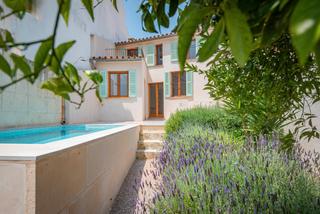 Masia a Campanet. Casa de pueblo renovada con piscina en venta en campanet, norte