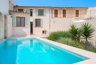 Masía en Campanet. Casa de pueblo renovada con piscina en venta en campanet, norte
