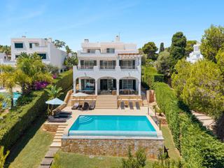 Xalet a Cala d´Or. Villa en primera línea de playa con vistas al mar en venta en ca