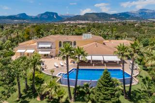 Mas à Binissalem. Magnífica casa de campo con piscinas y spa en venta cerca de bin
