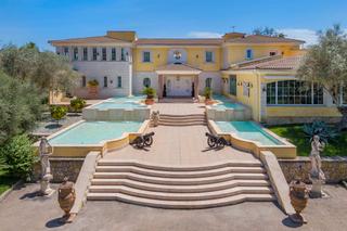 Country house in Binissalem. Magnífica casa de campo con piscinas y spa en venta cerca de bin