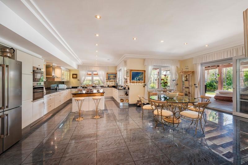 Foto c27f3f27-3ed6-4a47-bb1a-d7964f738c2c. Masía magnífica casa de campo con piscinas y spa en venta cerca , mallorca en Binissalem