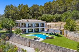 Masia a Alcúdia (l´). Finca renovada con vistas al mar en venta entre pollensa y alcud
