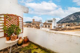 Casa pareada en Pollença Poble. Casa de pueblo tradicional con preciosas vistas en venta en el c