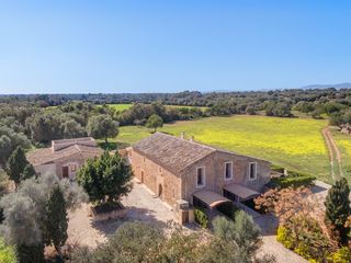 Mas à Zona Periurbana. Excepcional finca privada en venta en llucmajor, sur de mallorca