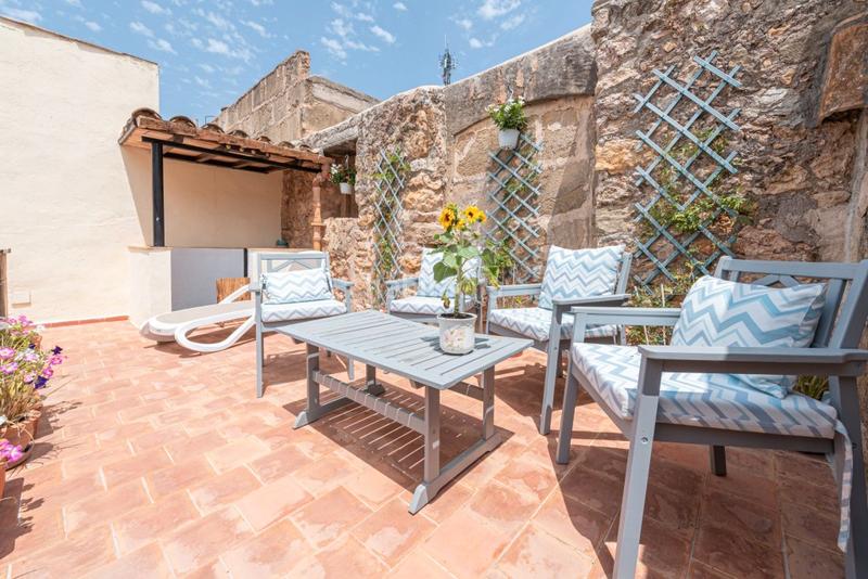 Foto c77c5b9e-6c25-4dbe-9e64-d879f065bbd8. Masía auténtica casa adosada con zona exterior en venta en pollensa, norte mallorca en Pollença