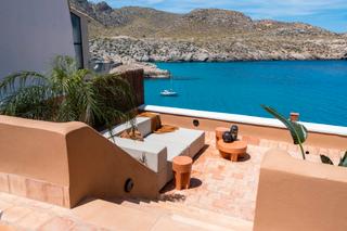 Masia a Cala Sant Vicenç. Elegante casa costera en venta en cala san vicente, norte de mal