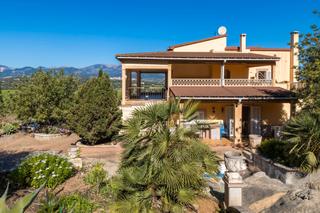 Country house in Zona Periurbana. Extensa finca con casa de invitados en venta en santa magdalena,