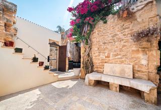 Masía en Ciutat d´Alcúdia. Encantadora casa en venta dentro de las murallas históricas de a