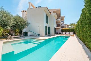 Appartement in Port de Pollença. Apartamento en planta baja en venta con piscina privada en puert
