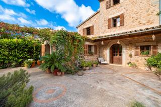 Mas à Sóller. Finca adosada a poca distancia de sóller en venta, noroeste de m