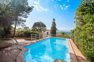Chalet à Llucmajor Interior. Encantadora villa mediterránea en venta cerca del mar en cala bl