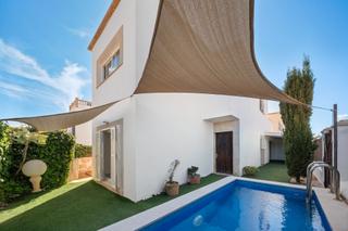 Xalet a Campos. Casa independiente en venta cerca de la playa en la rapita, sure