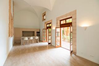 Apartament a La Calatrava. Elegante apartamento en planta baja a la venta en el casco antig