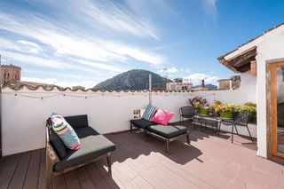 Bauernhof in Pollença Poble. Elegante casa de pueblo con piscina en venta en el centro de pol