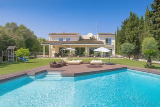 Xalet a Sa Pobla. Amplia villa con licencia etv en venta cerca de pollensa, norte