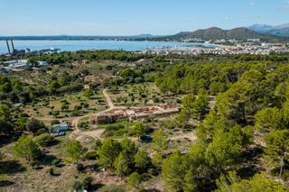 Finca rústica en Ciutat d´Alcúdia. Parcela con vistas al mar y casa sin terminar en venta en alcudi