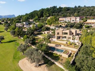 Chalet à Pollença Poble. Nueva villa moderna con piscina privada en venta en el campo de