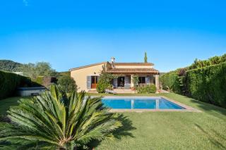 Chalet in Sa Pobla. Encantadora villa de una sola planta en venta en crestatx, norte