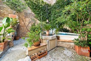 Masía en Selva. Histórica casa de pueblo en venta en caimari, norte de mallorca