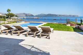Chalet in Bacarés-Manresa-Bonaire. Elegante villa frente al mar con impresionantes vistas en venta