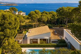 Chalet in Cala Vinyes. Elegante villa en venta cerca de la playa en cala vinyes, en el