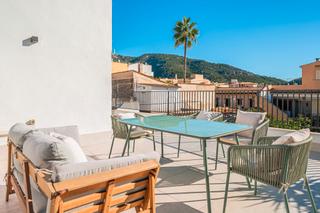 Mas à Andratx. Casa adosada reformada en venta en andratx, suroeste de mallorca