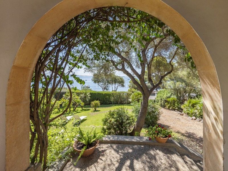 Foto 331435ef-c36c-427d-960a-87811301d1a3. Chalet impresionante villa frente al mar en venta en alcanada, noreste de mallorca en Alcúdia